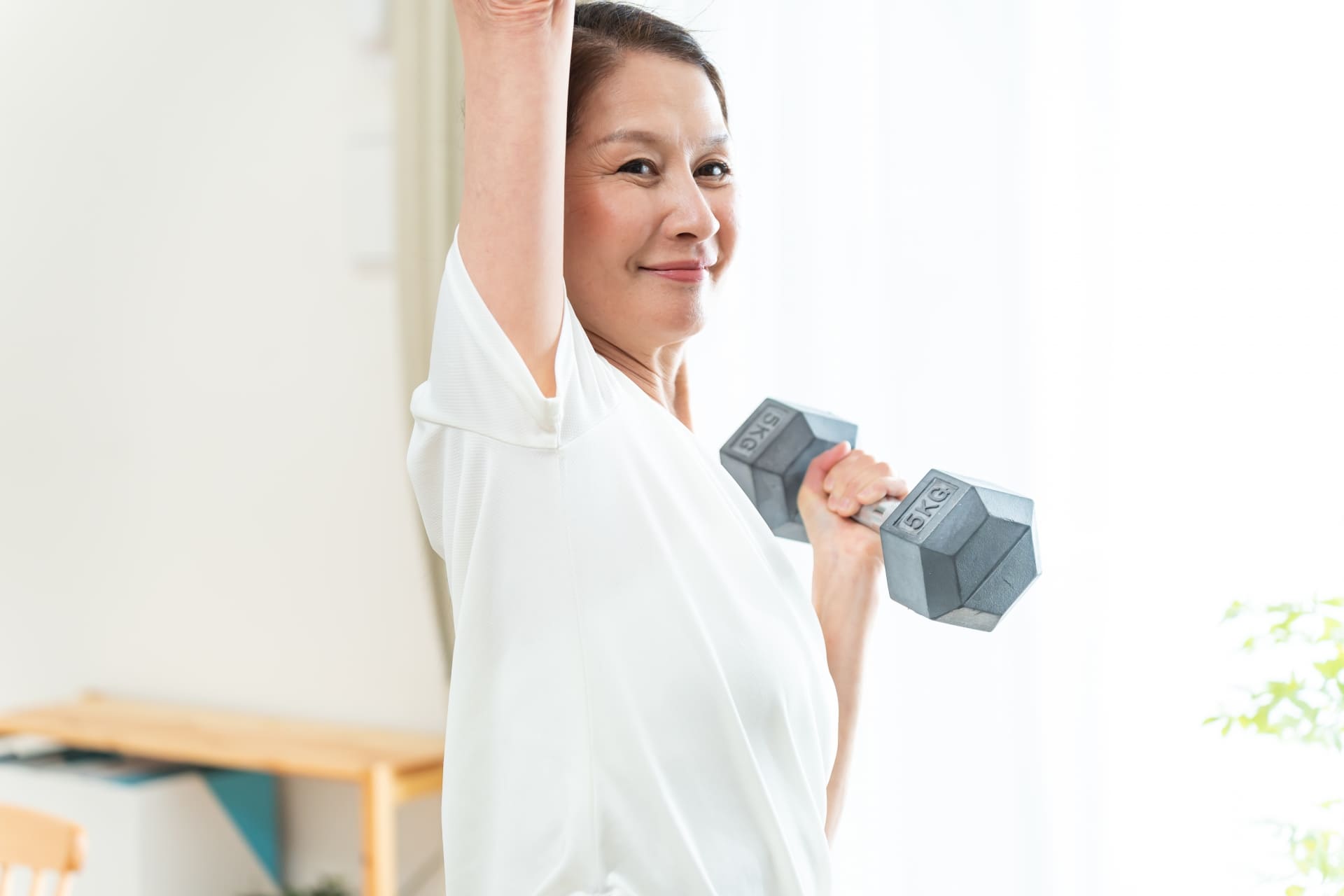 高齢者のための家でできる筋力トレーニング方法とは？