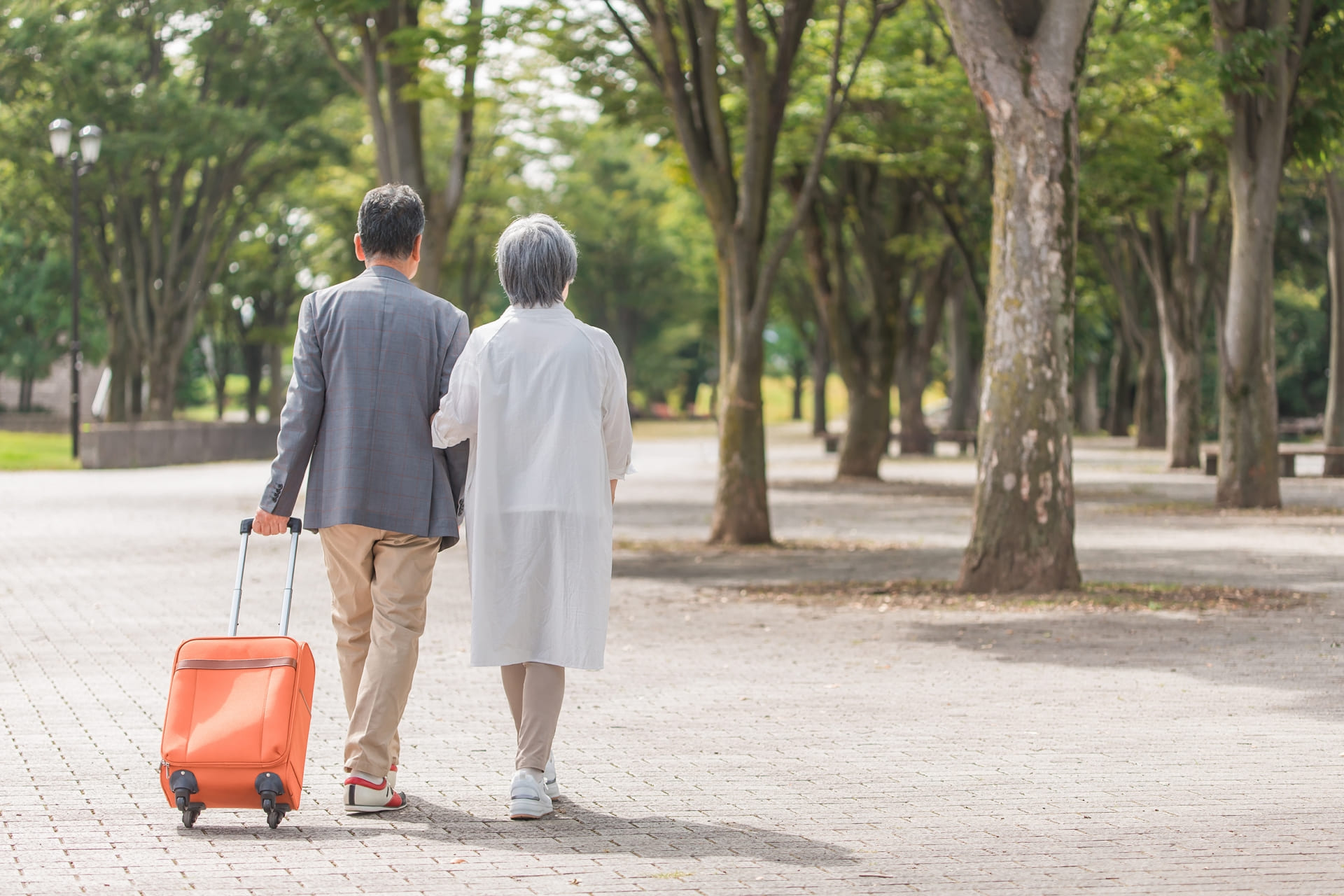高齢者が旅行を楽しむためには？健康管理や荷物のポイント